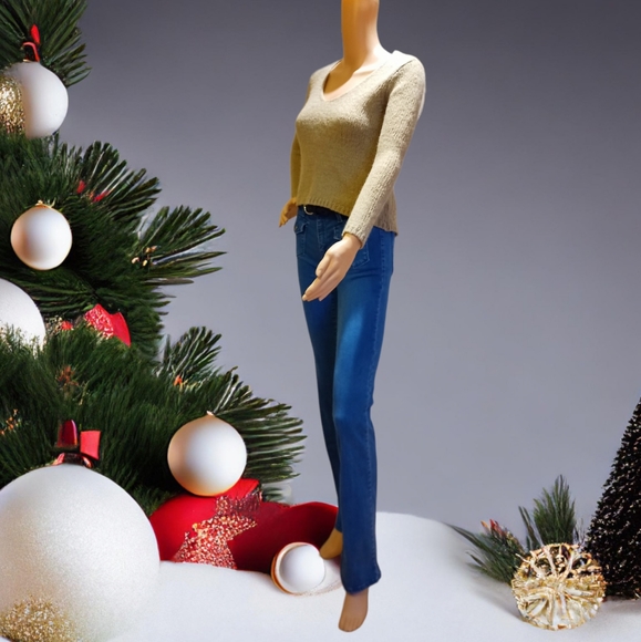 GUILTY Women's Tan Wool Knit Cropped Sweater - Picture 14 of 16